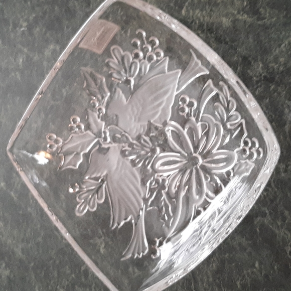 Gorham Crystal Bowl- Beautiful! Christmas Cardinals 8" Square 🕊🌲 - Picture 6 of 10